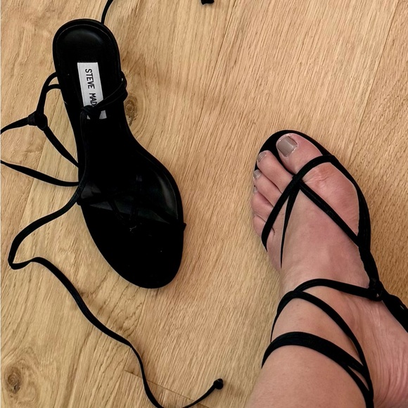 Steve Madden Elegant Black Sandals - Picture 1 of 7